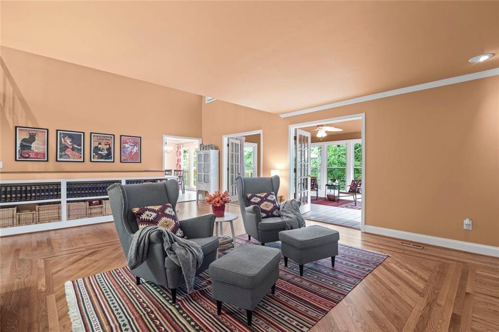 3873 Beacon Street Ne Property Photo 14