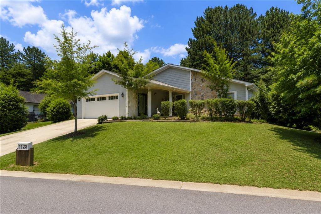 1128 Hillcrest Court Property Photo 1