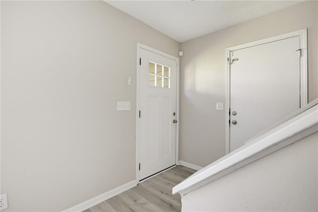 5570 Downs Way Property Photo 4