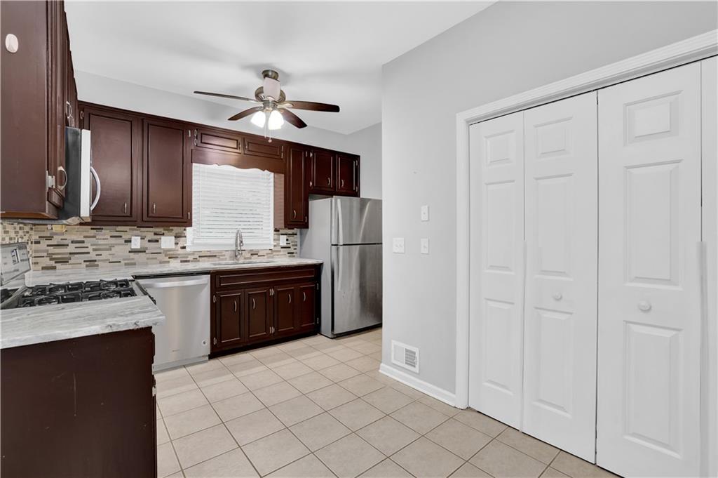 1449 Cambridge Common Property Photo 4
