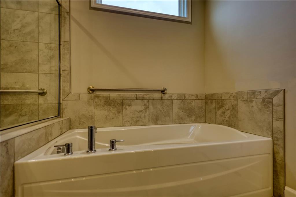 1011 Slip Path Property Photo 34