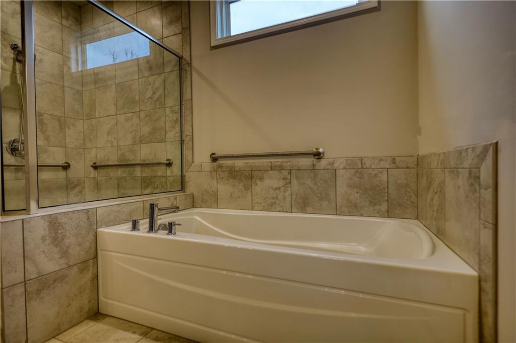 1011 Slip Path Property Photo 35