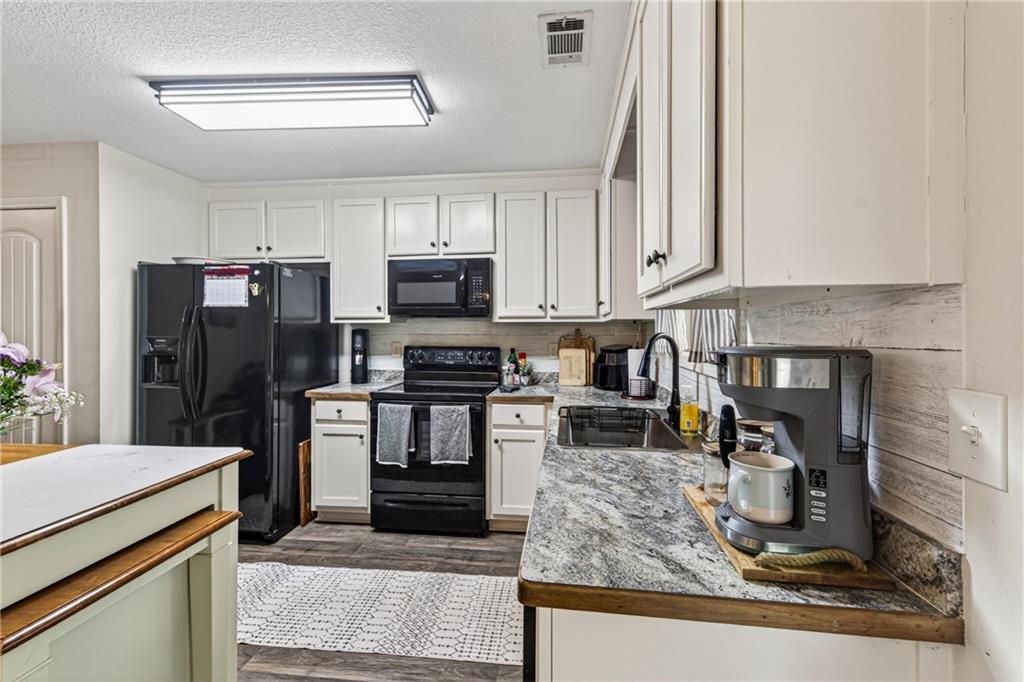 32 Armstrong Drive Property Photo 9