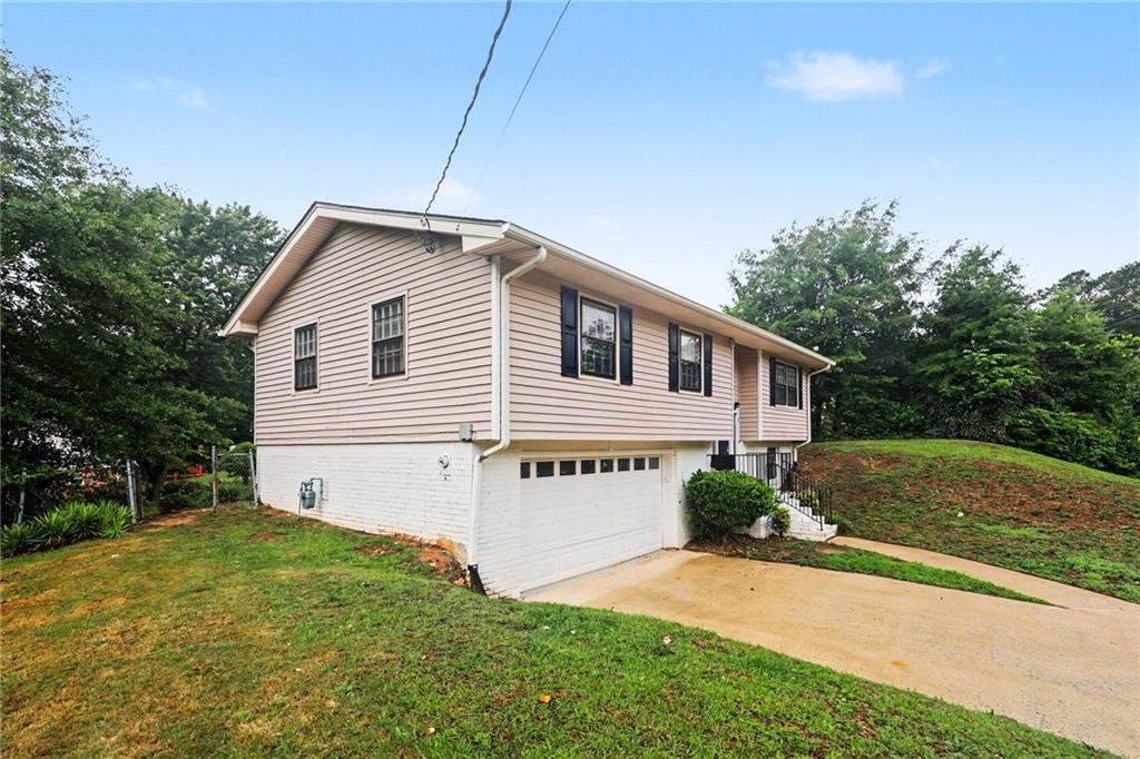 2120 Sandgate Circle Property Photo 3