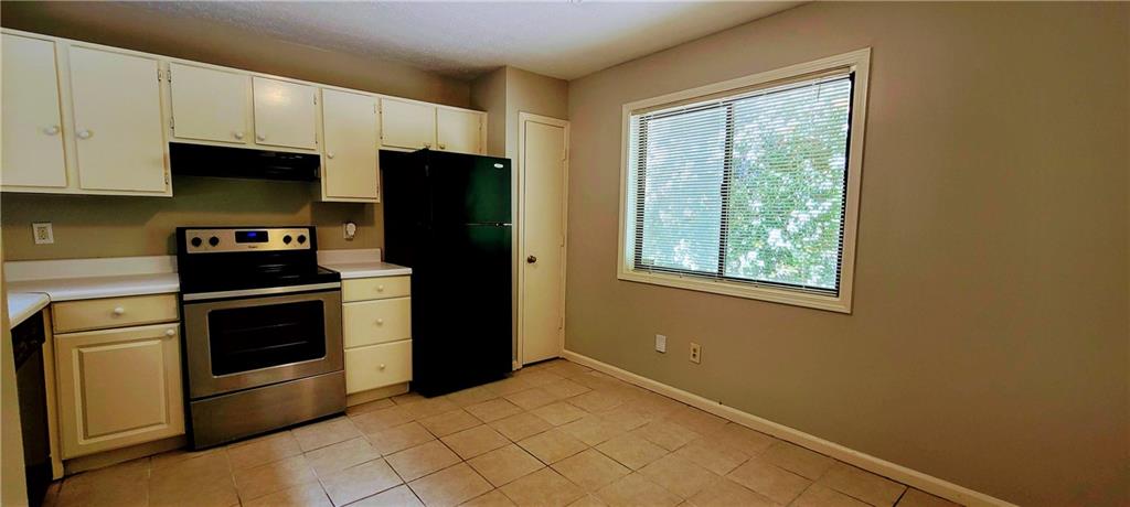 966 Amberly Drive Unit B Property Photo 3