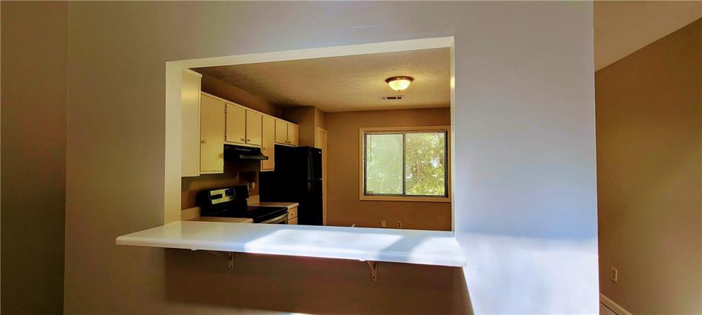 966 Amberly Drive Unit B Property Photo 4
