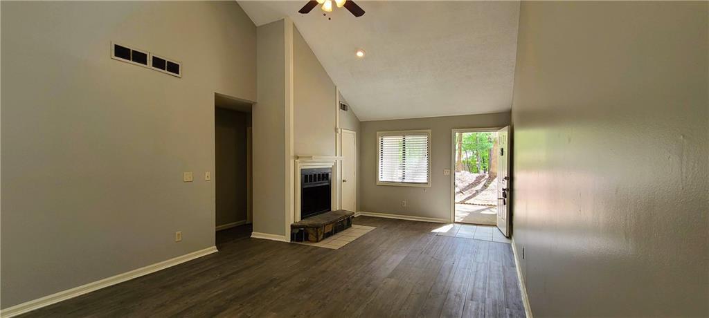966 Amberly Drive Unit B Property Photo 5