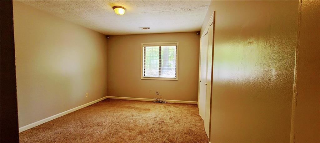 966 Amberly Drive Unit B Property Photo 7