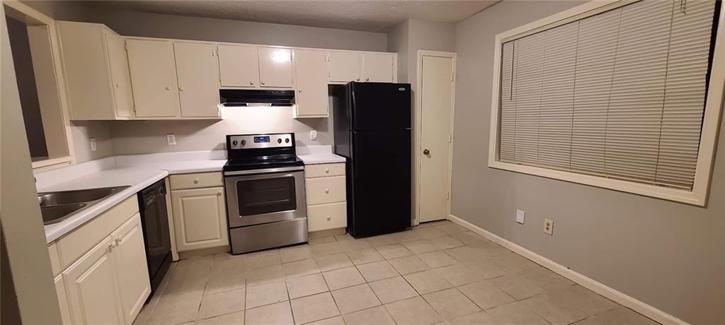 966 Amberly Drive Unit B Property Photo 9