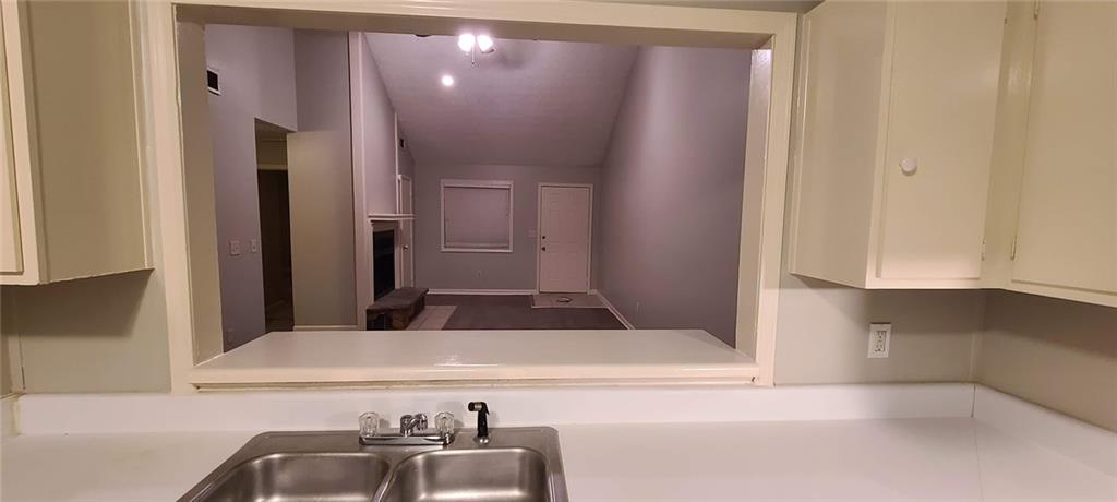 966 Amberly Drive Unit B Property Photo 10