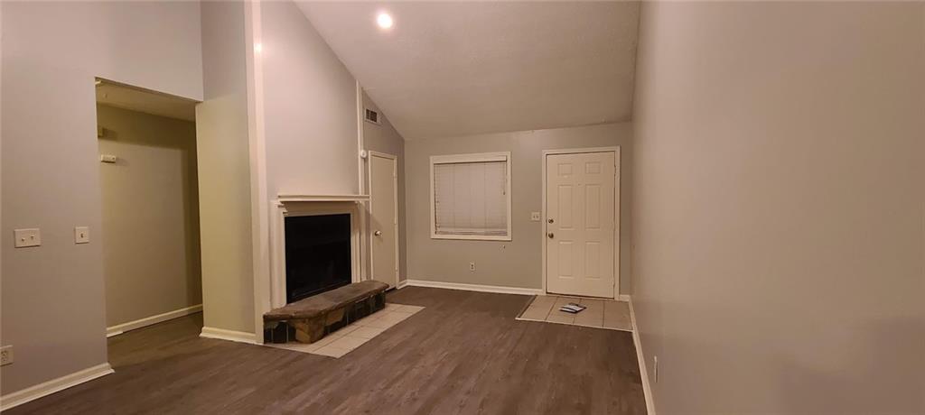 966 Amberly Drive Unit B Property Photo 12