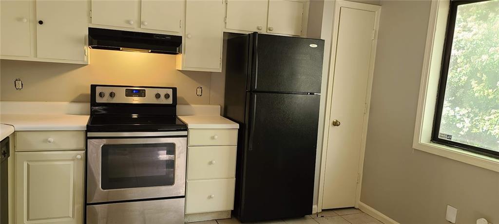 966 Amberly Drive Unit B Property Photo 16