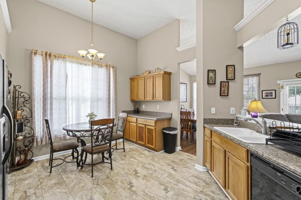 2114 Beacon Crest Drive Property Photo 13