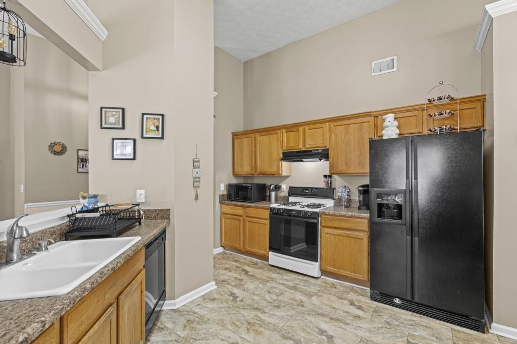 2114 Beacon Crest Drive Property Photo 14