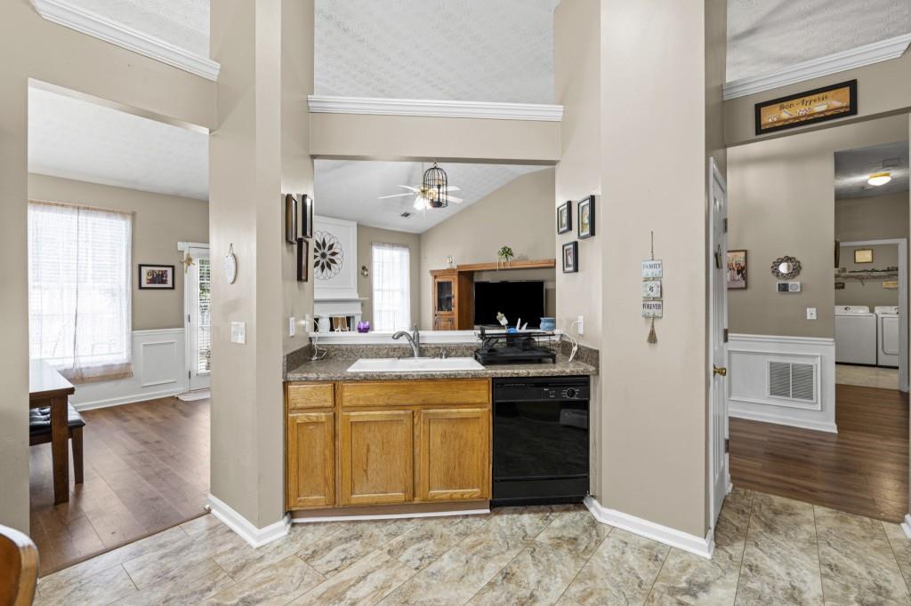 2114 Beacon Crest Drive Property Photo 15