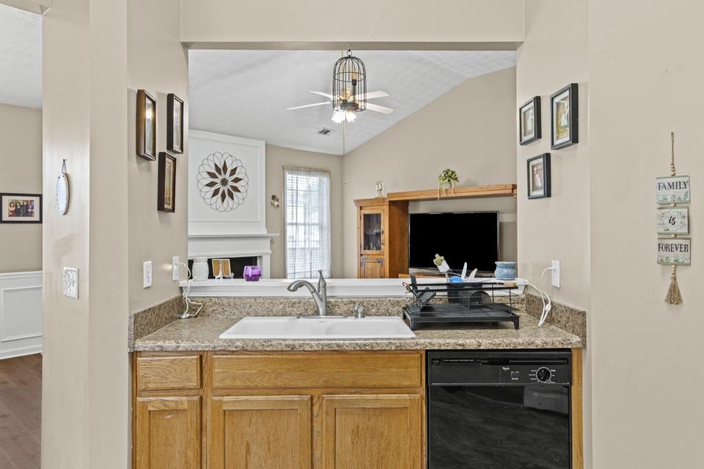 2114 Beacon Crest Drive Property Photo 16