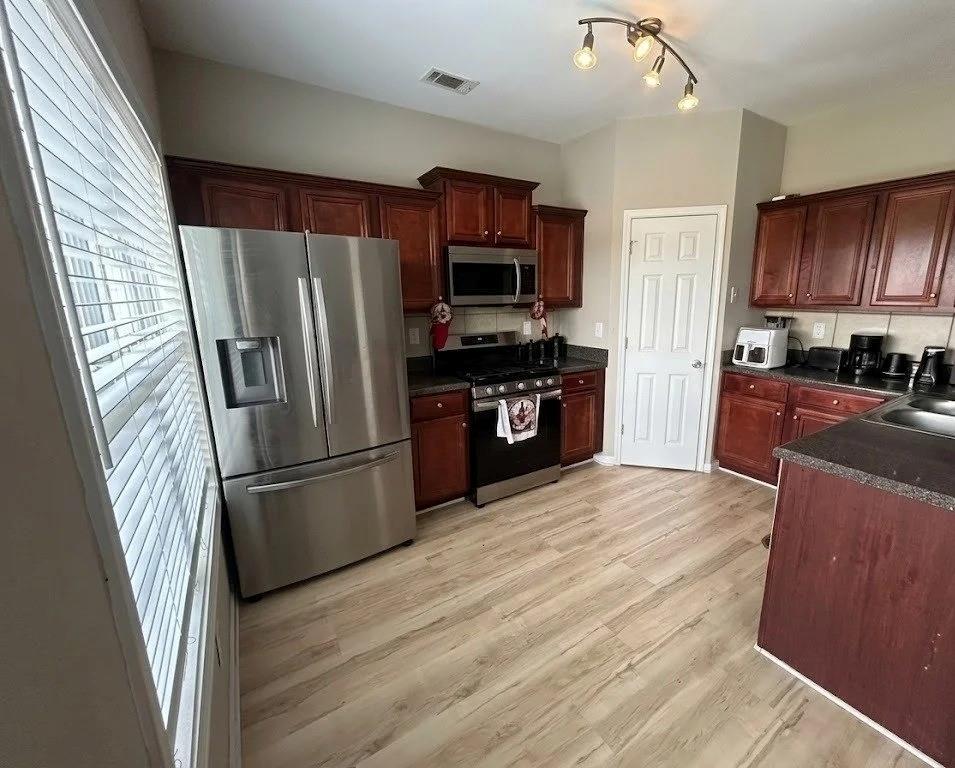 2105 Hasel Street Property Photo 4