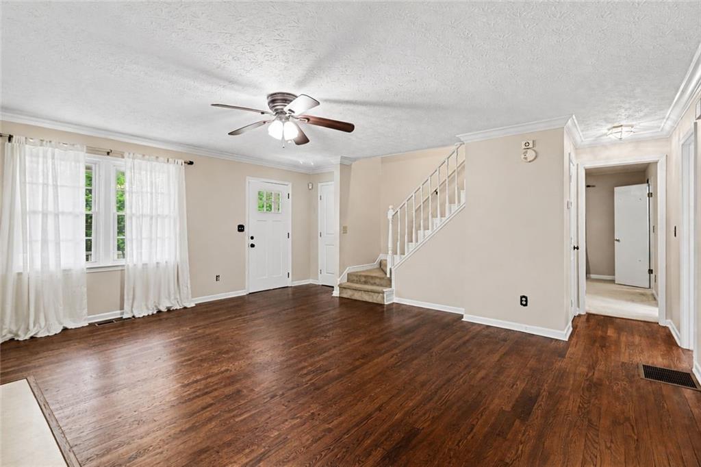 806 Valley Run Drive Property Photo 5