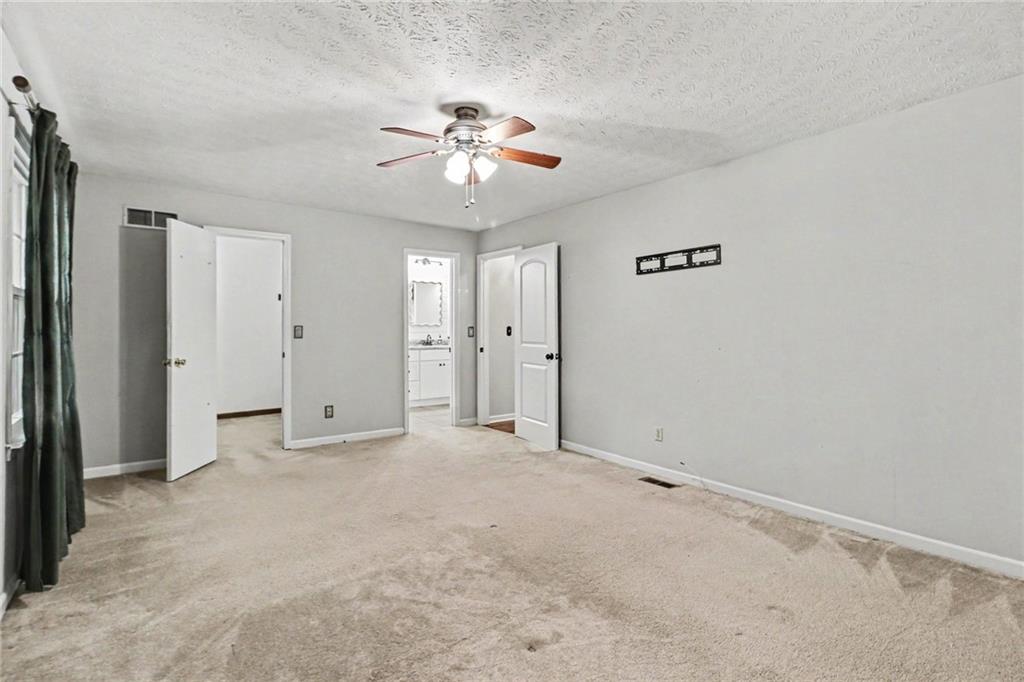 806 Valley Run Drive Property Photo 12