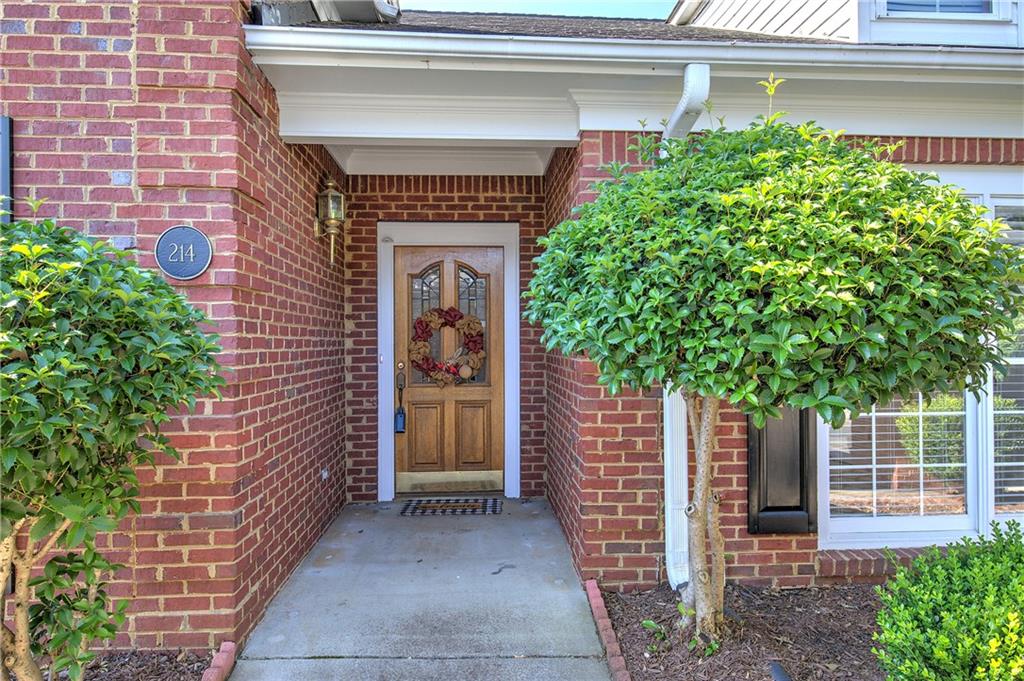 214 Manor Way Property Photo 4