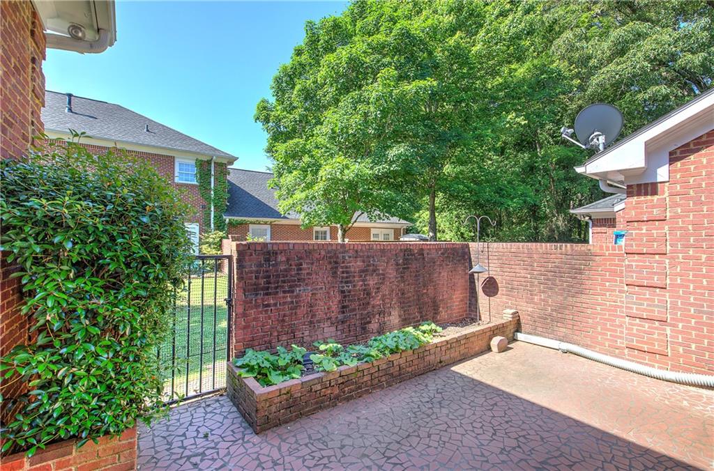 214 Manor Way Property Photo 30