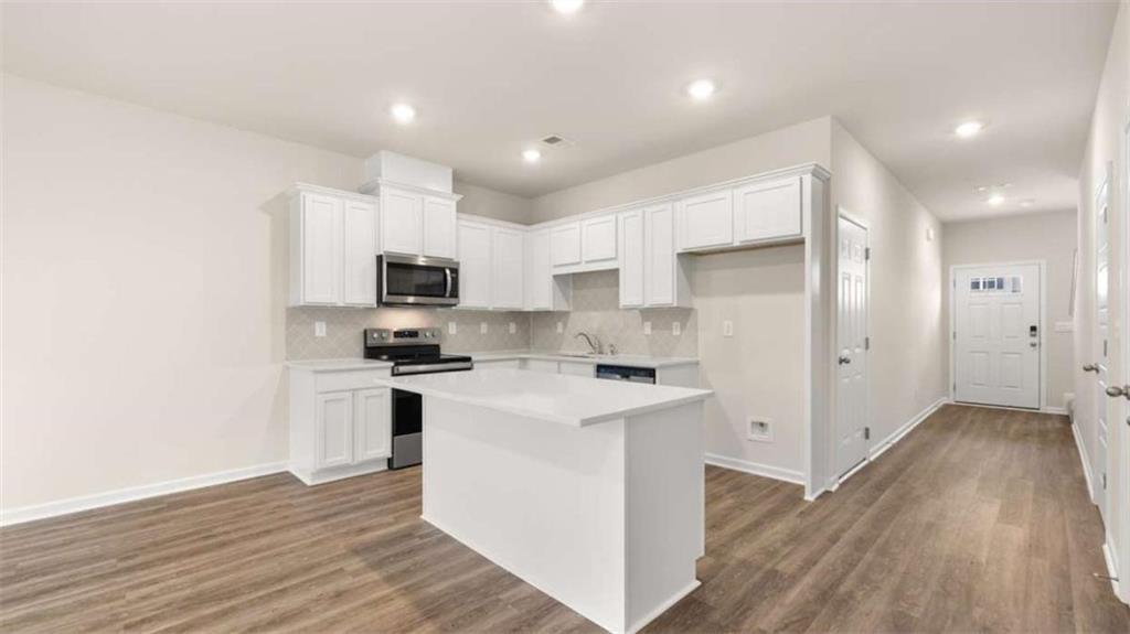 2052 Crossing Road Property Photo 5
