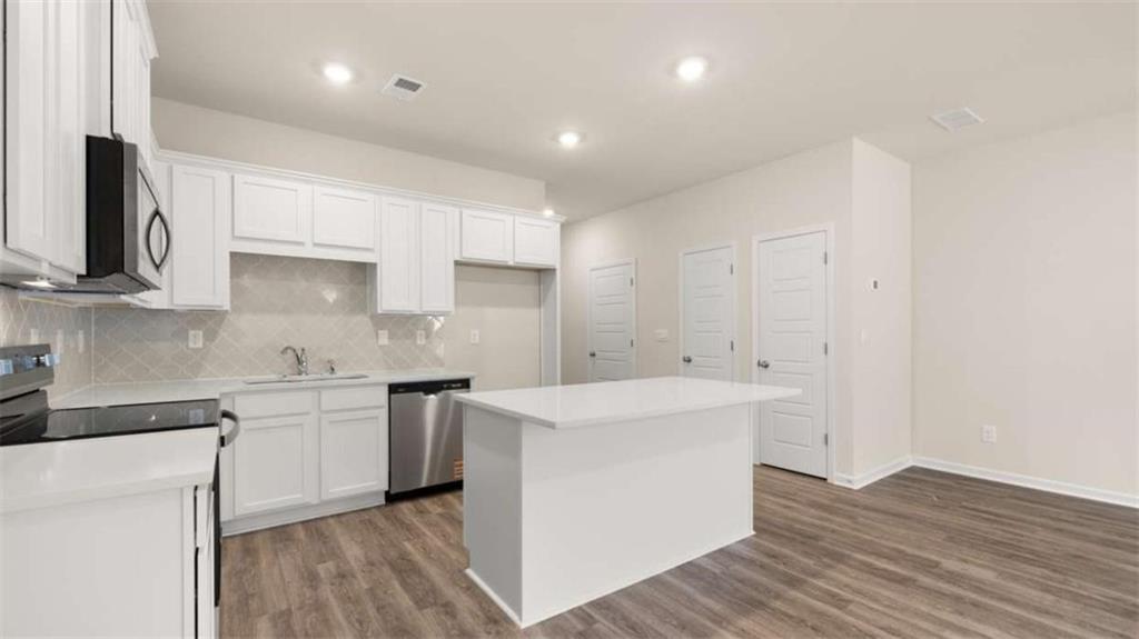 2052 Crossing Road Property Photo 8