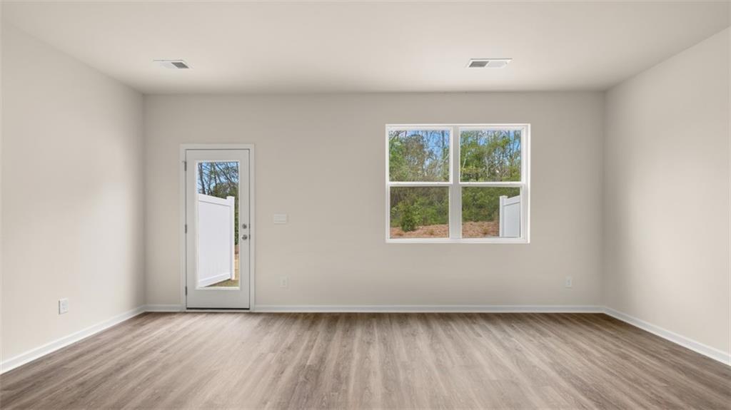 2056 Crossing Rd Property Photo 9