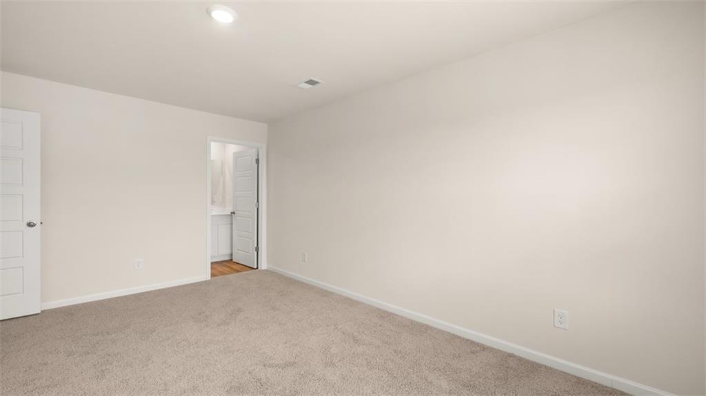2056 Crossing Rd Property Photo 16