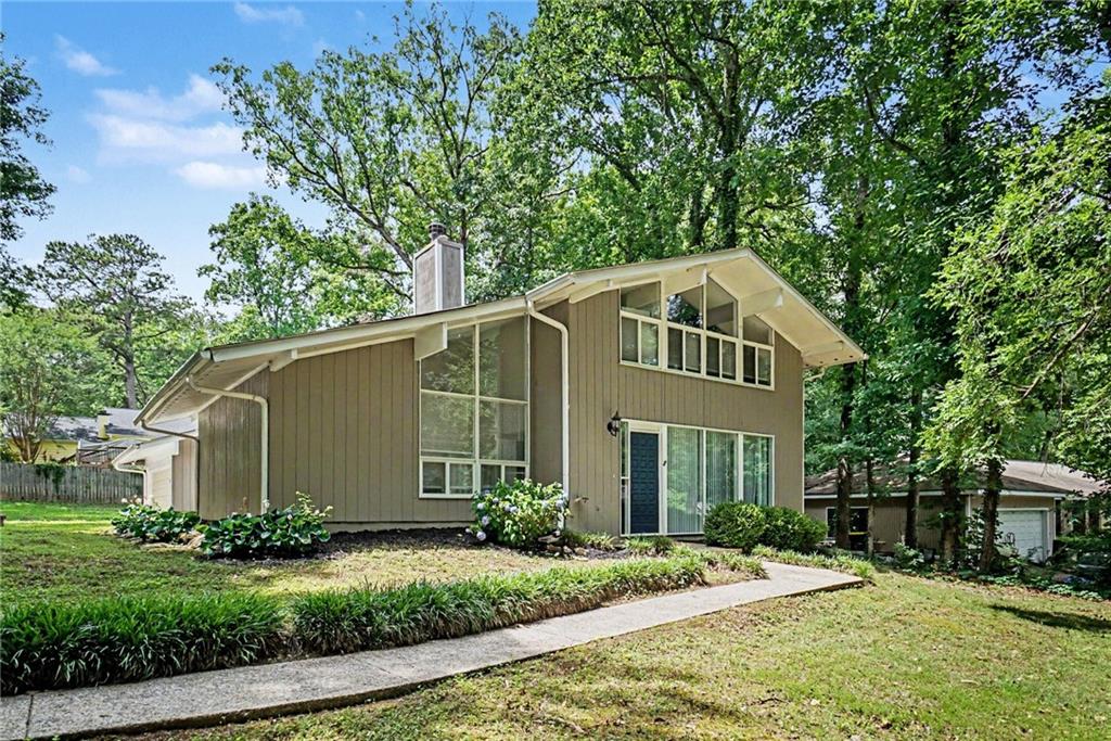 350 Willow Glenn Court NE Property Photo 1