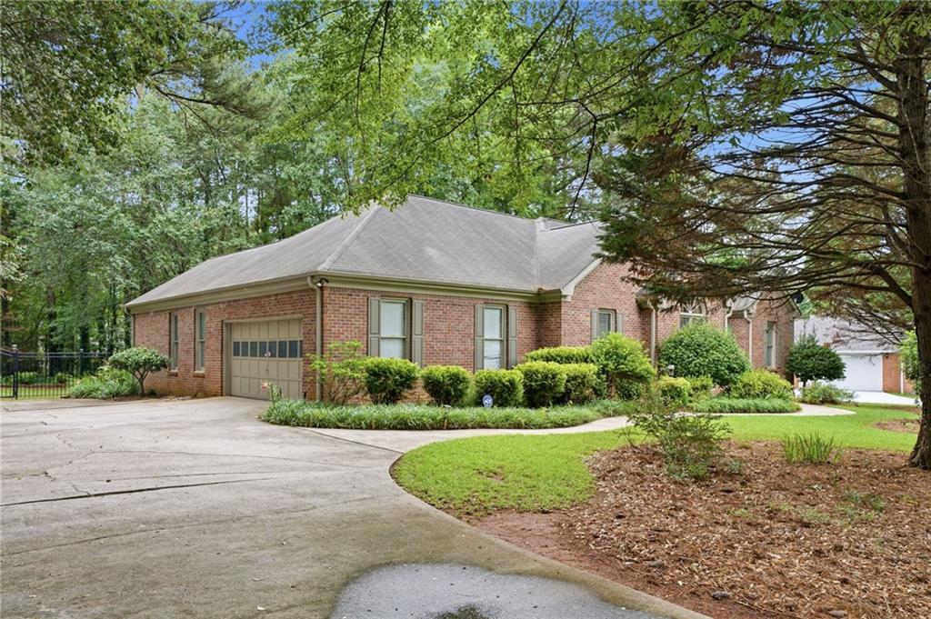 1286 Lake Forest Lane Property Photo 3