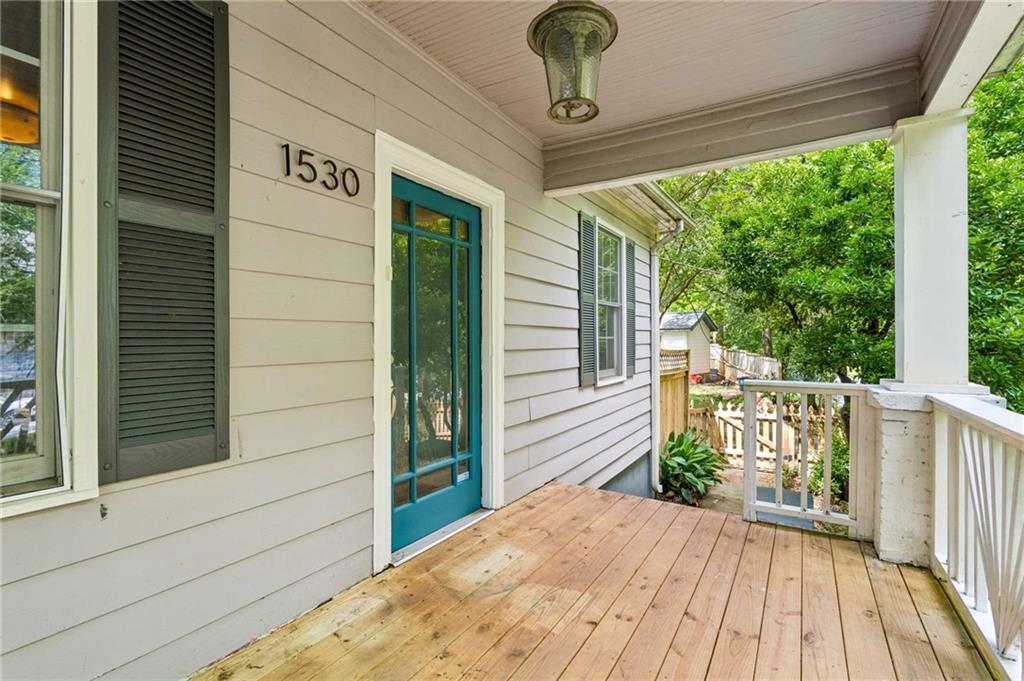1530 Oakview Road Property Photo 1