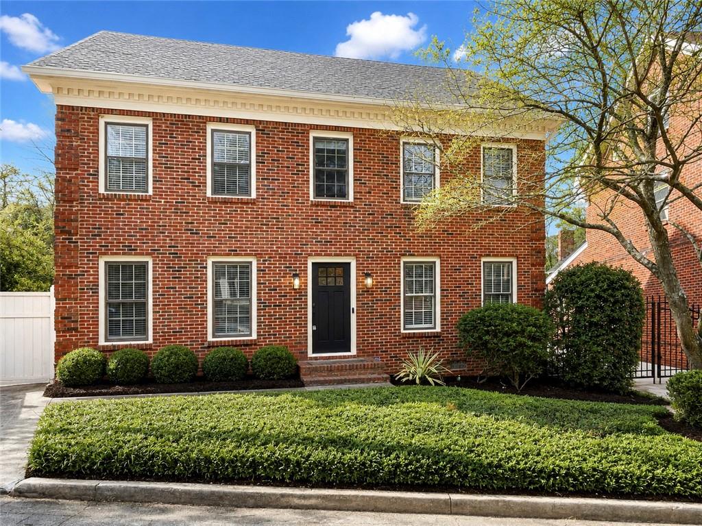3145 Queens Walk Ne Property Photo 1
