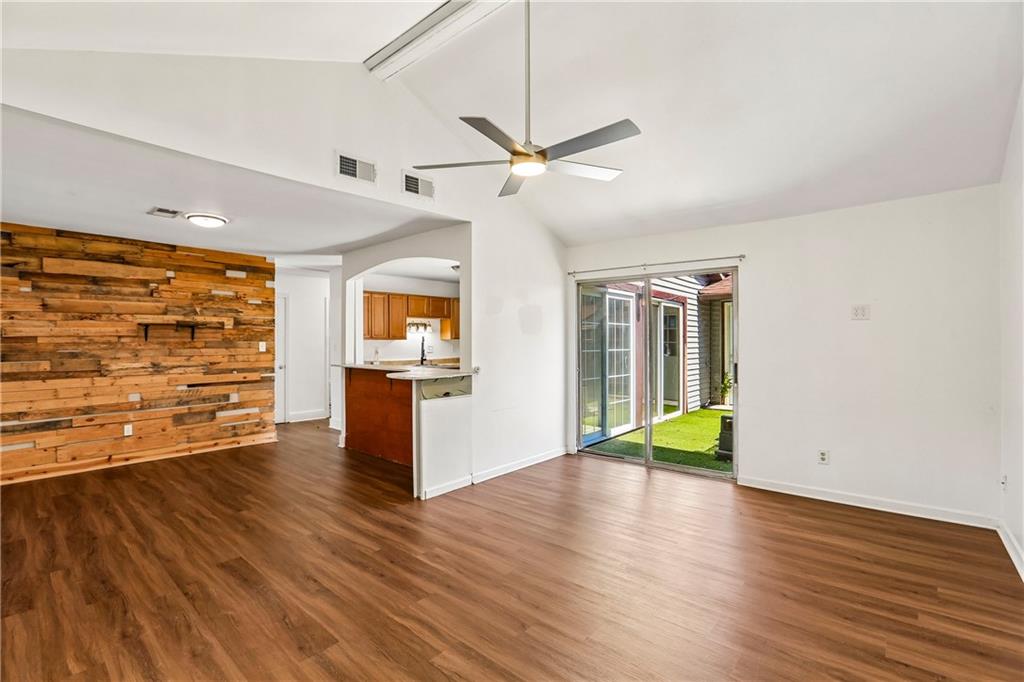 2725 Flintlock Place Property Photo 3