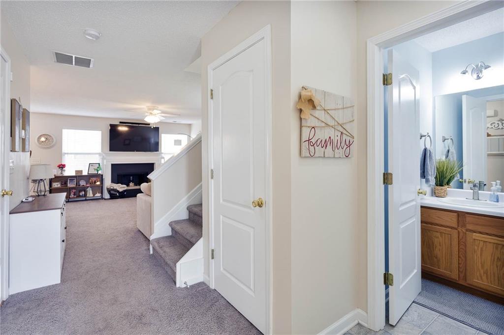 417 Red Coat Lane Property Photo 3