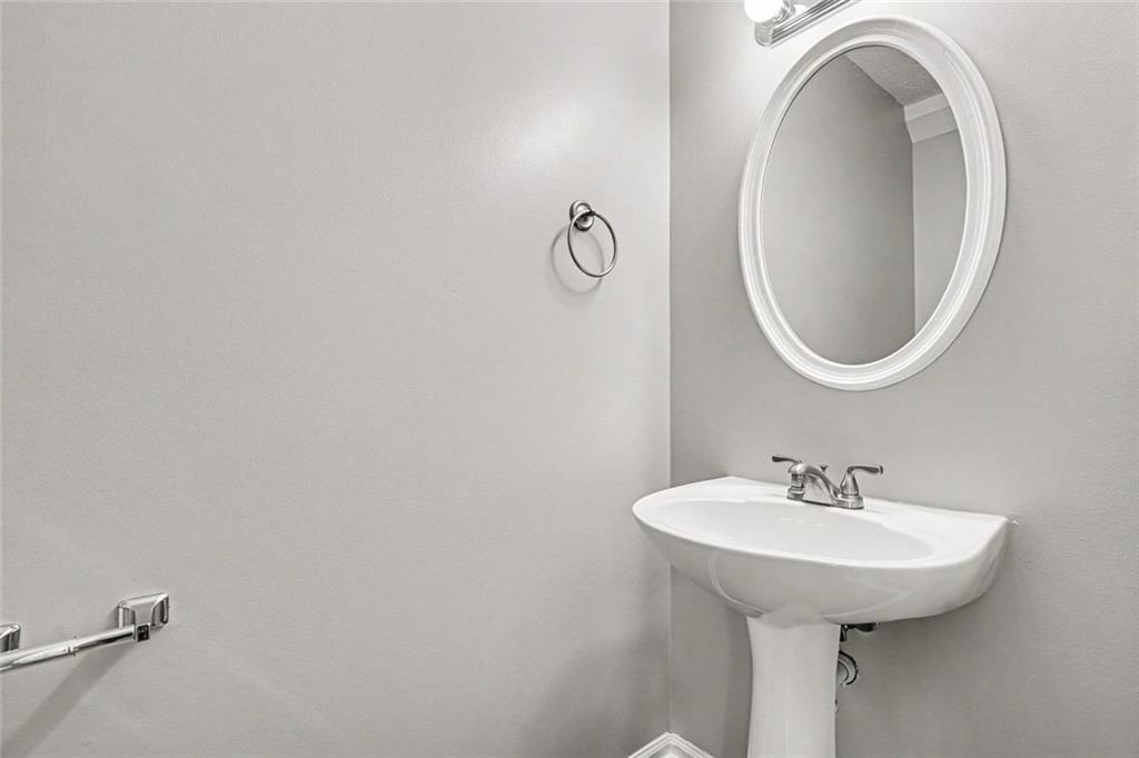 35 Arnold Way Property Photo 5