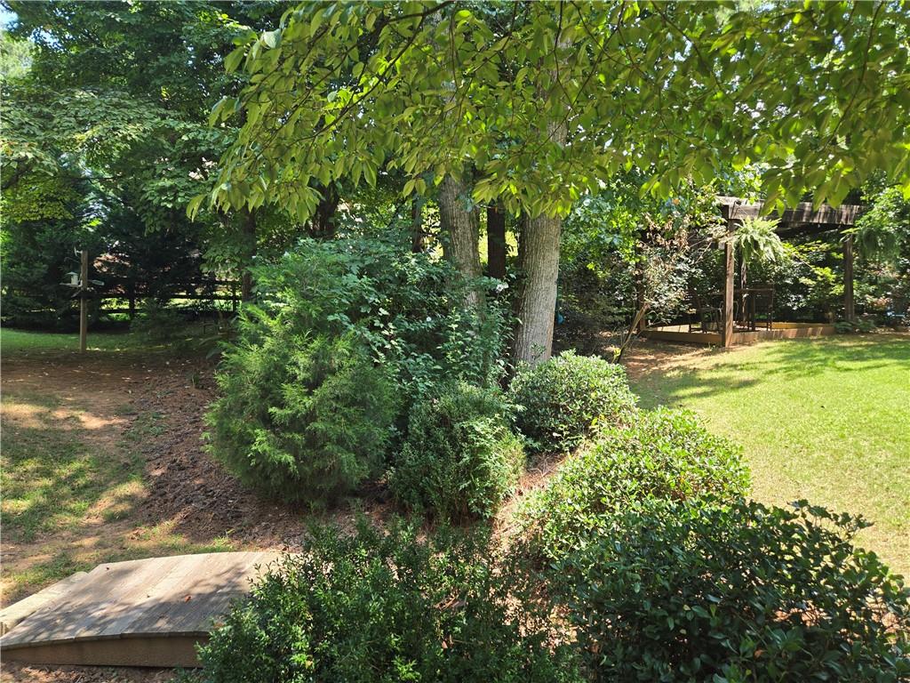 102 Thomas Drive Property Photo 4