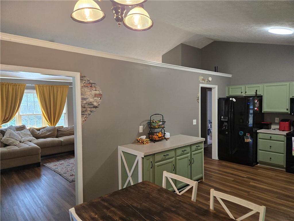 102 Thomas Drive Property Photo 28