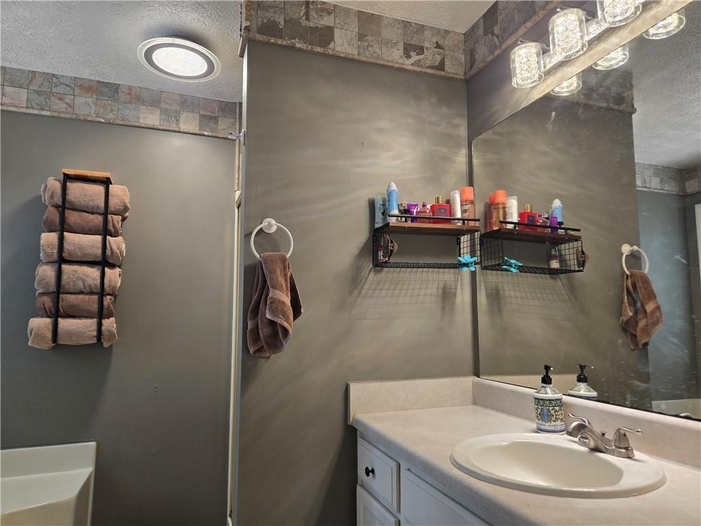 102 Thomas Drive Property Photo 33