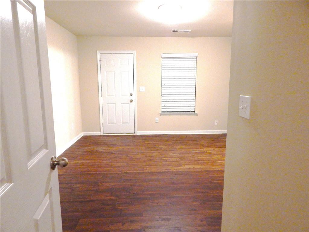 2199 Landing Walk Drive Property Photo 8