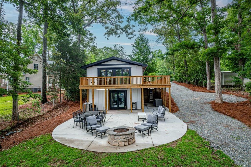 233 Lakeshore Drive Property Photo 1