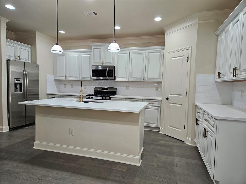 3155 Stonecrest Drive Property Photo 5