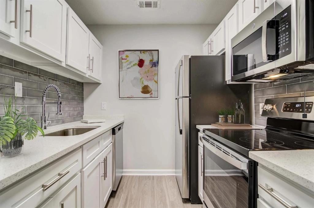 1113 Powers Ferry Place Unit 1811 Property Photo 1