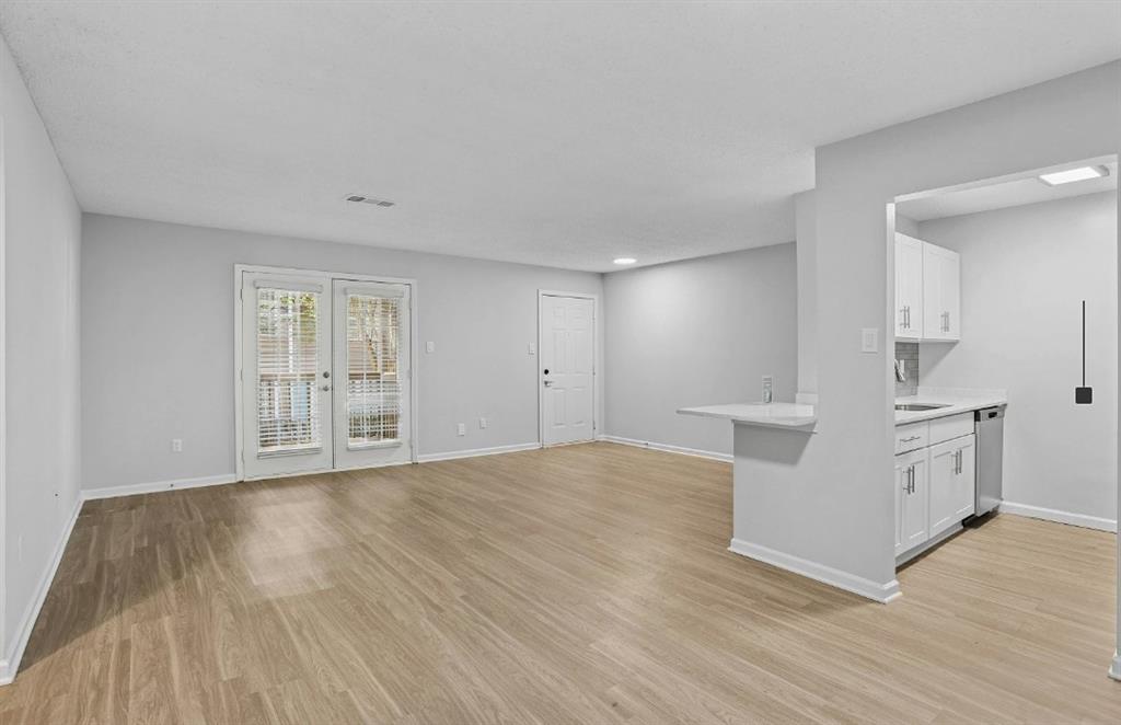 1113 Powers Ferry Place Unit 1811 Property Photo 5
