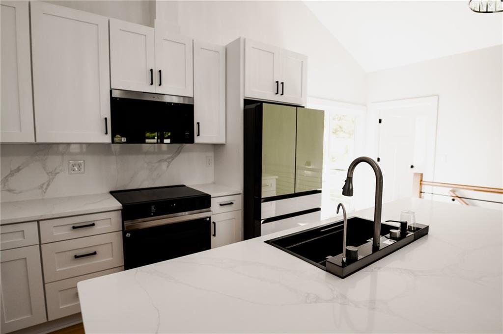 173 Frontier Road Property Photo 34