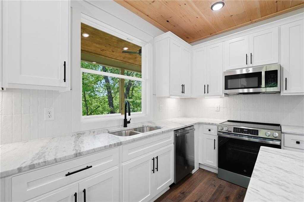 1600 Dover Drive Property Photo 15