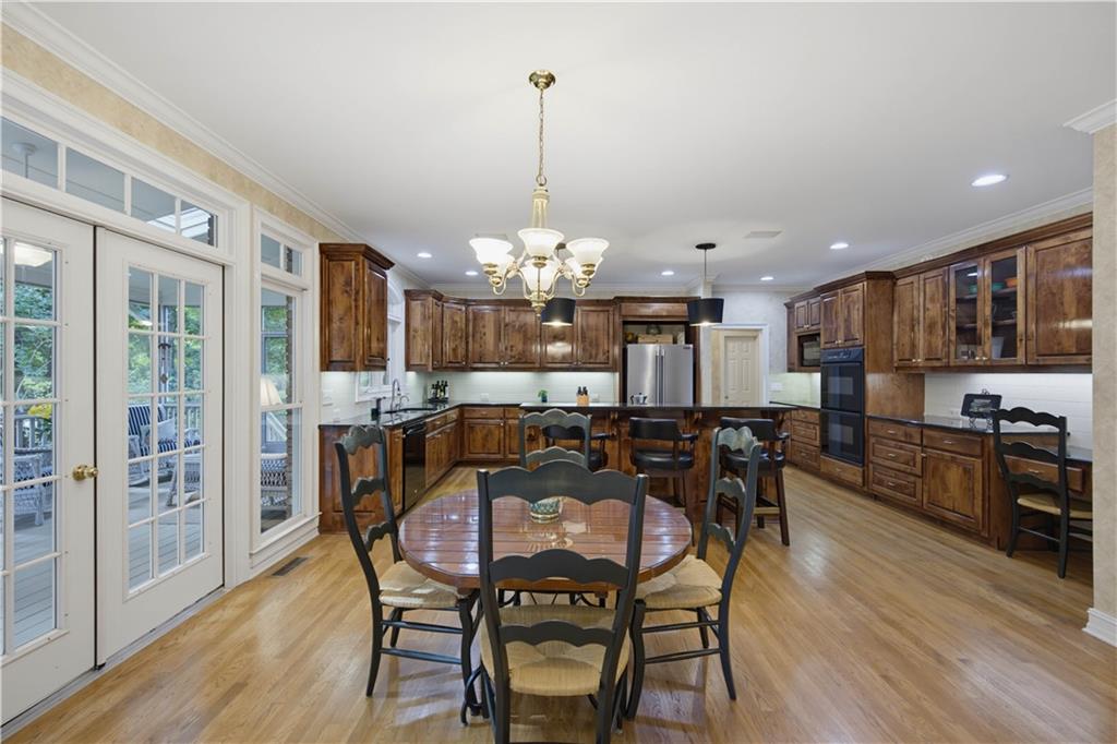 5570 Stoneleigh Drive Property Photo 10