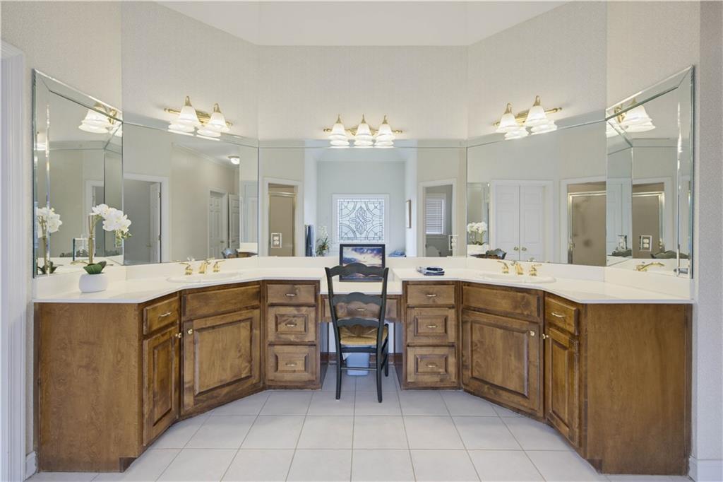 5570 Stoneleigh Drive Property Photo 30