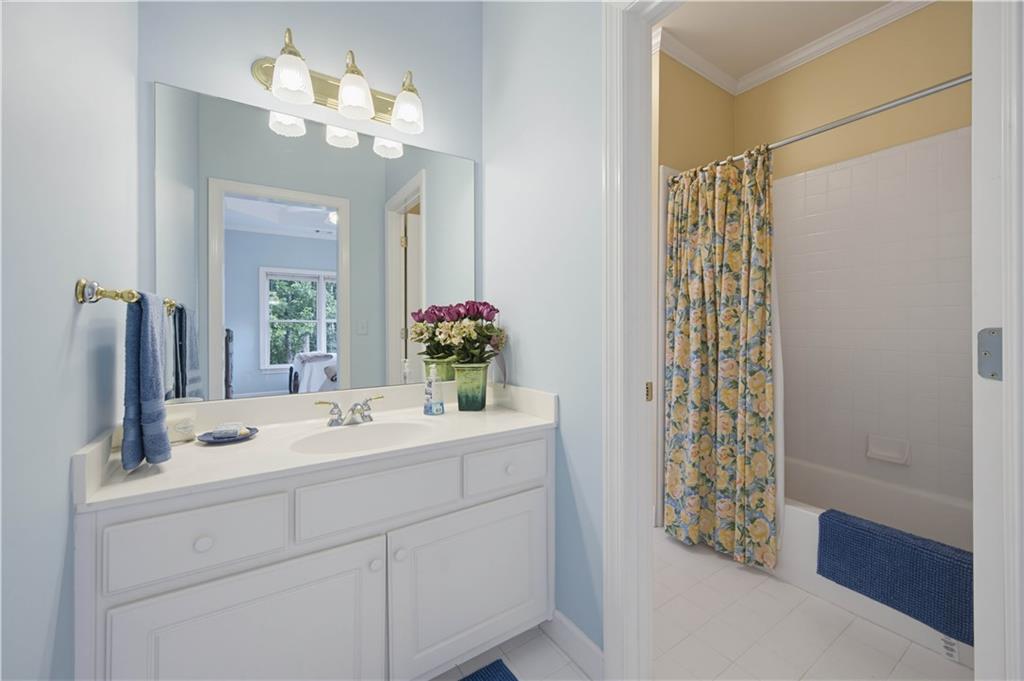 5570 Stoneleigh Drive Property Photo 36