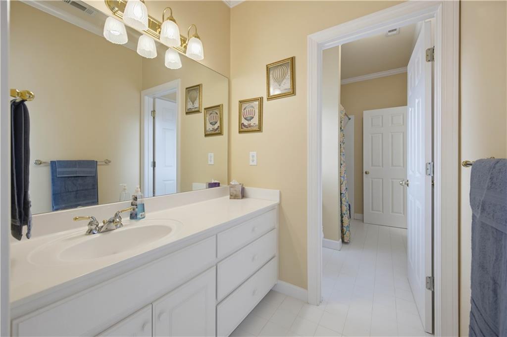 5570 Stoneleigh Drive Property Photo 38